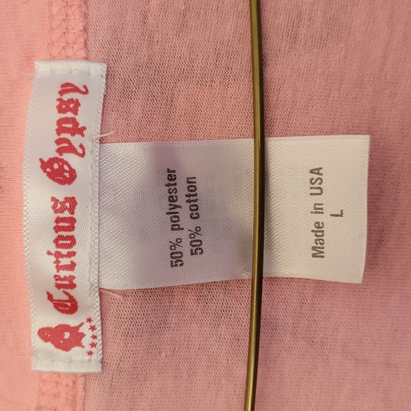 š3/$10 Curious Gypsy Neon Coral Pink Feather-print V-neck T-Shirt - Picture 4 of 8